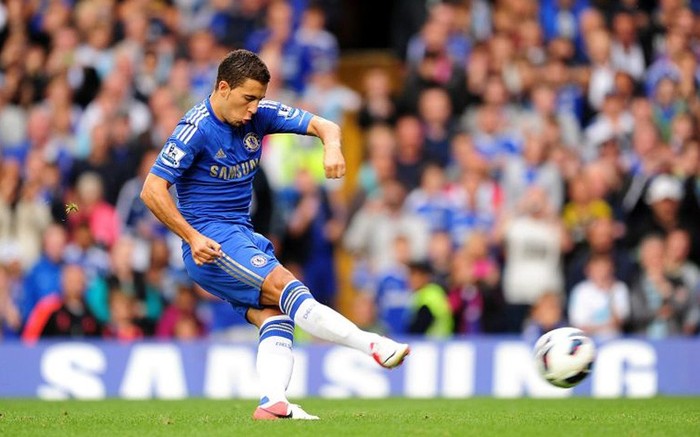 Phong độ chói sáng của tân binh Eden Hazard tiếp tục giúp Chelsea có chiến thắng thứ 3 ở giải ngoại hạng Anh và vững vàng trên ngôi vị số một của bảng xếp hạng.